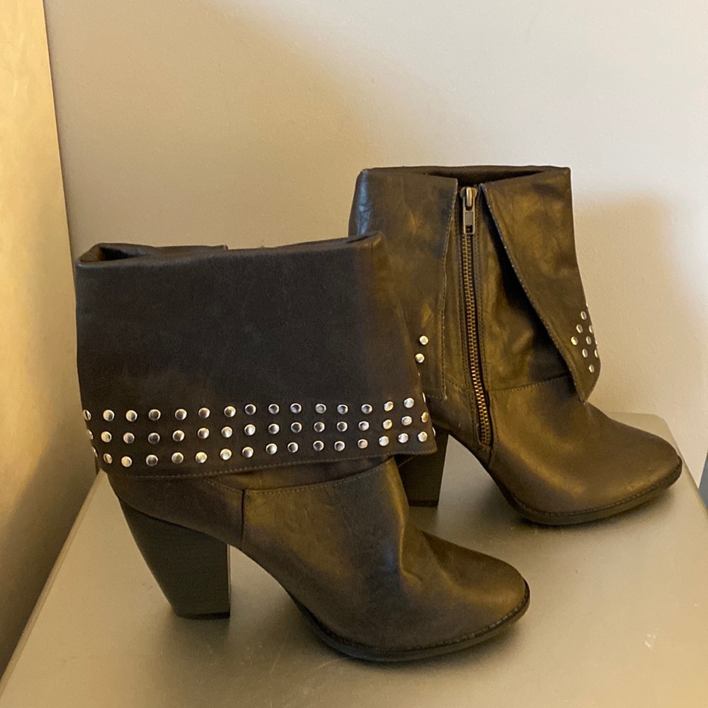 Brand new silver studded brown boots w/3 1/2 “ heel -zipper side-smoke free home